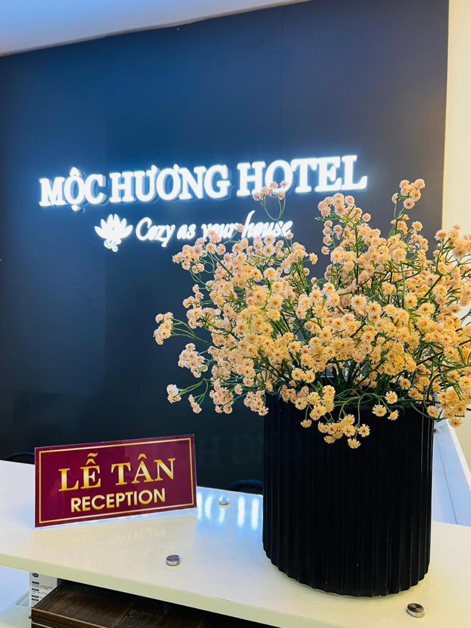 Moc Huong Hotel Phu Tho エクステリア 写真