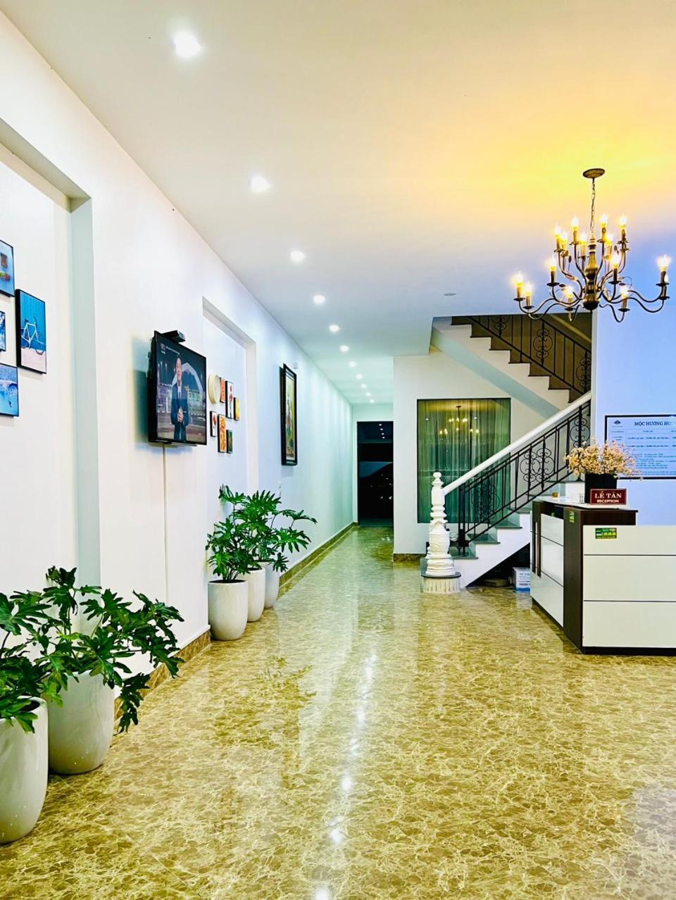 Moc Huong Hotel Phu Tho エクステリア 写真